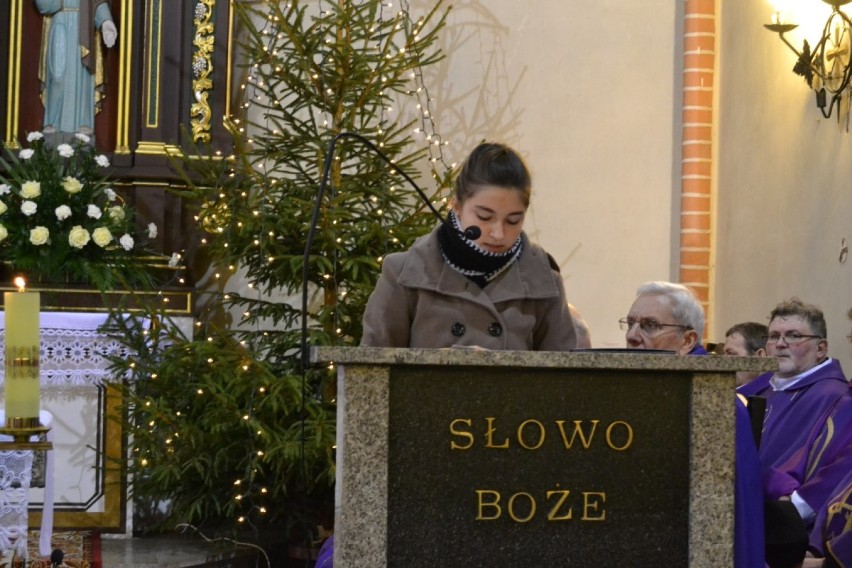 Tysiące osób pożegnały ks. Stanisława Lenza, proboszcza w Starej Kiszewie, dziekana zblewskiego.FOTO