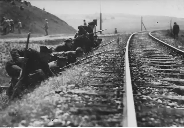 Ostrzeliwanie toru kolejowego w Miechucinie.
Data: 1928 - 1932