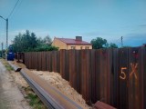 Trwa budowa muru zabezpieczającego Sandomierz przed powodzią. Wiemy, jakie elementy estetyki zostaną  na nim zamontowane [ZDJĘCIA]