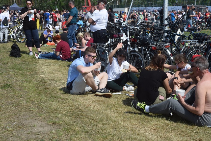 Po rajdzie cykliści spotkali się na pikniku w Nowym...