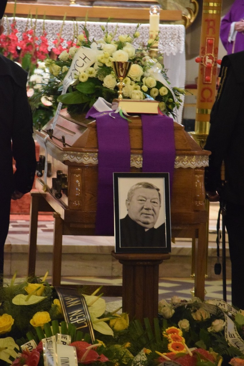Pogrzeb ks. Waleriana Ogiermana, emerytowanego proboszcza...