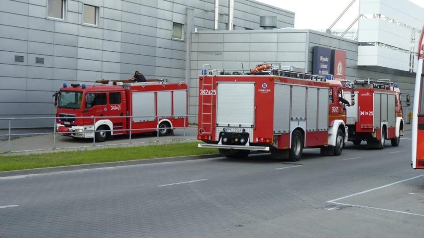 Pożar w kaliskim Carrefourze. Ogień pojawił się w wędzarni. ZDJĘCIA