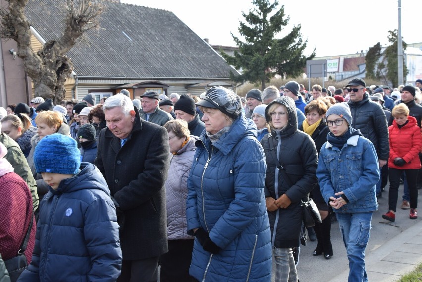 Droga Krzyżowa ulicami Sokółki. Rozmodleni wierni przeszli z Sanktuarium Najświętszego Sakramentu do kościoła na os. Zielonym