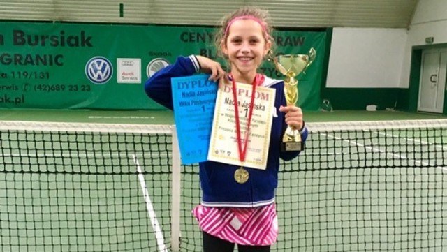 Nadia Jasińska zdominowała w ostatni weekend tenisową halę w Pabianicach na ogólnopolsko-wojewódzkim Turnieju Klasyfikacyjnym U-12 Polskiego Związku Tenisowego