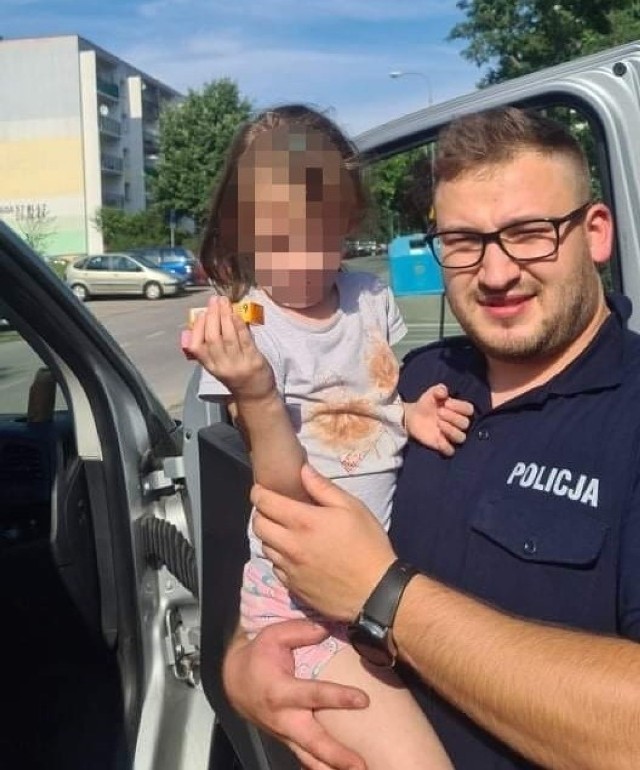 Policjanci zaopiekowali się 6-letnia dziewczynką, która samotnie przyjechała pociągiem ze Zgierza do Łodzi