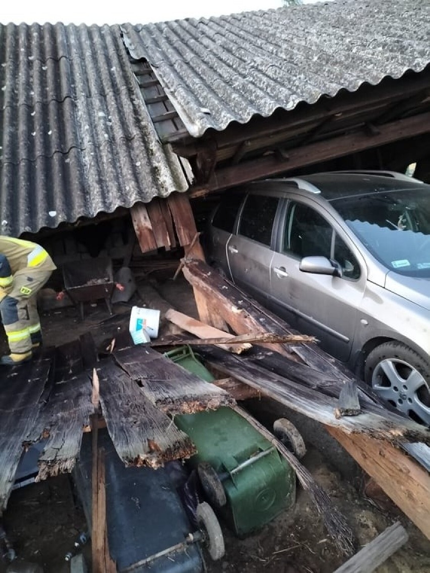 Tarnów. Burza z gradem i silnym wiatrem przeszła przez region. Akcje ratownicze w gminach Wietrzychowice i Olesno [ZDJĘCIA]