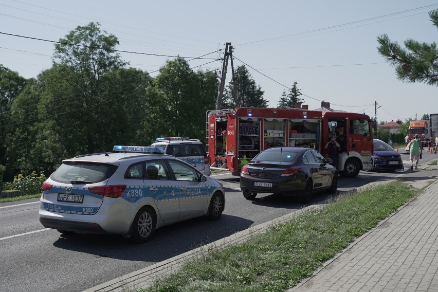 Siedem osób rannych w zderzeniu busa z samochodem osobowym w Kołaczycach [ZDJĘCIA]
