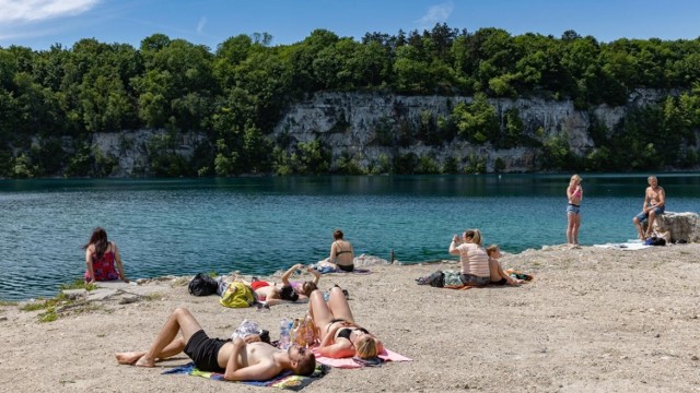 Turyści z Polski powinni uważać, planując urlopy na początku lata 2023. Nadchodzi fala upałów i temperatury w niektórych krajach Europy mogą być niebezpieczne dla zdrowia. Gdzie grozi żar nawet do 47 stopni Celsjusza?