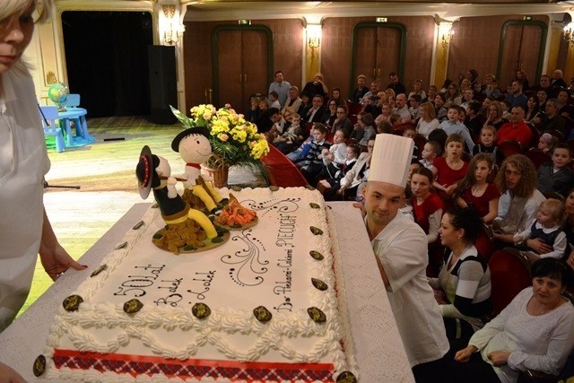 Bolek i Lolek dostali wielki tort urodzinowy [ZDJĘCIA]
