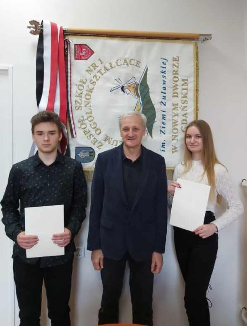 Nowy Dwór Gdański. Uczniowie szkół średnich otrzymali stypendium Prezesa Rady Ministrów