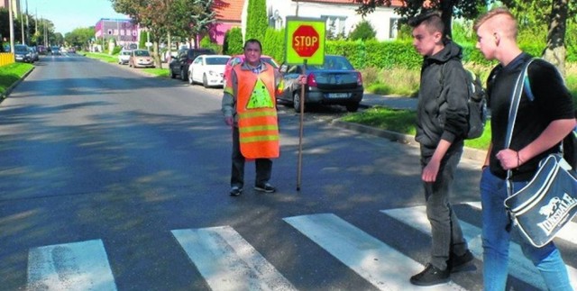 W piśmie do Powiatowego Urzędu Pracy ratusz wyraził chęć, aby opiekunowie dzieci na przejścia przed szkołami wrócili już 27 stycznia, ale raczej stanie się to dopiero w lutym.