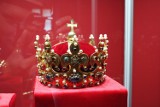 Burzliwa historia korony królów Polski. Insygnia koronacyjne można oglądać w muzeum. Zobacz zdjęcia i wideo 