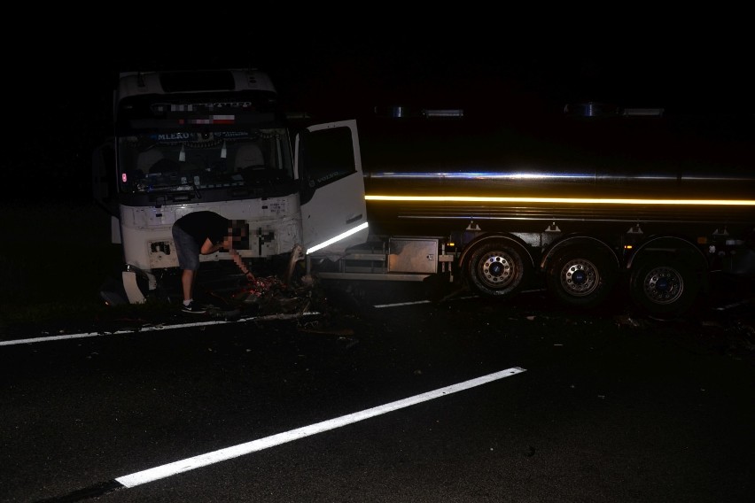 Tragiczny wypadek w gminie Brześć Kujawski. Czołowe zderzenie cysterny z bmw [zdjęcia, wideo]