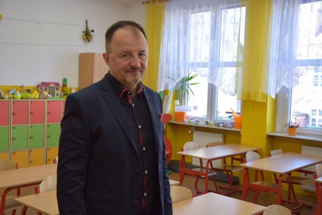 Dyrektor SP nr 1 Paweł Juckiewicz informuje, że w poniedziałek w szkole trwa strajk. Nie ma lekcjij