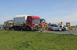 Wypadek na trasie Kalisz- Ostrów. Kierowcy auta osobowego nie udało się uratować. ZDJĘCIA