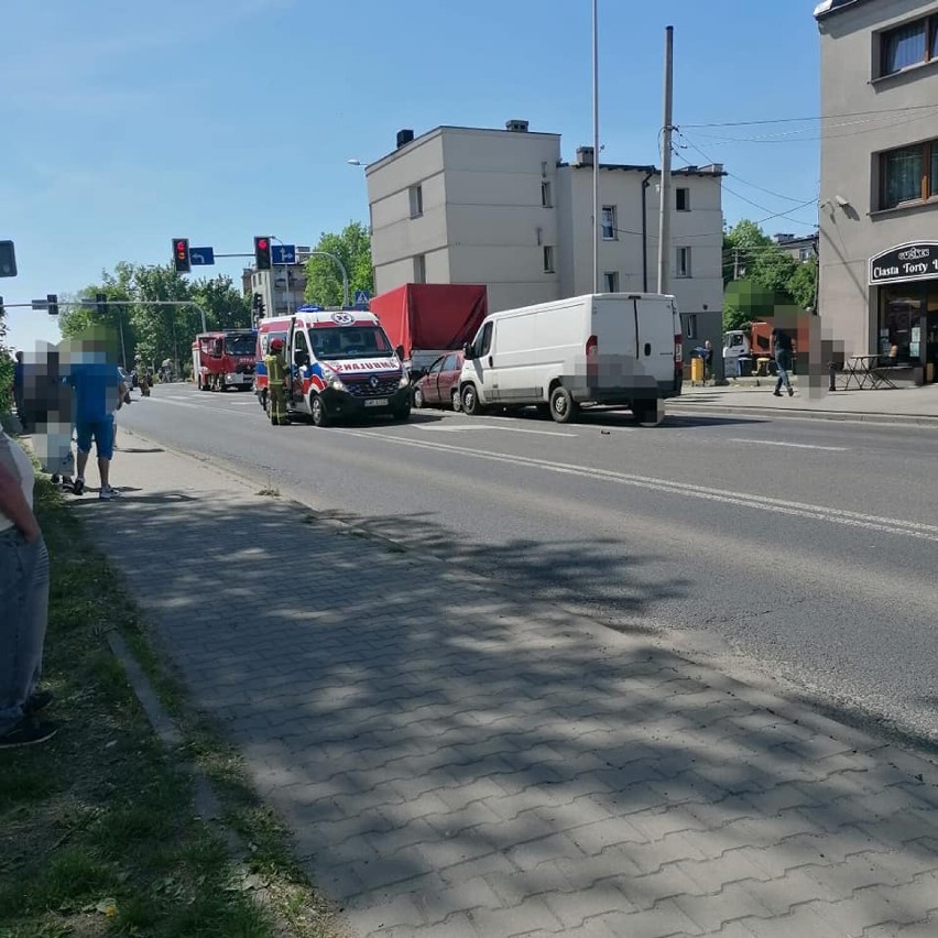 W zderzeniu pięciu aut niegroźnie ucierpiały dwie osoby.