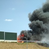 UWAGA. Pożar TIR-a na autostradzie A4. Potężny korek i kłopoty kierowców