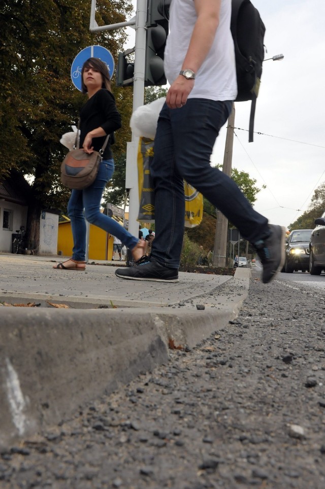 Droga Męczenników Majdanka: brak podjazdów dla wózków inwalidzkich?