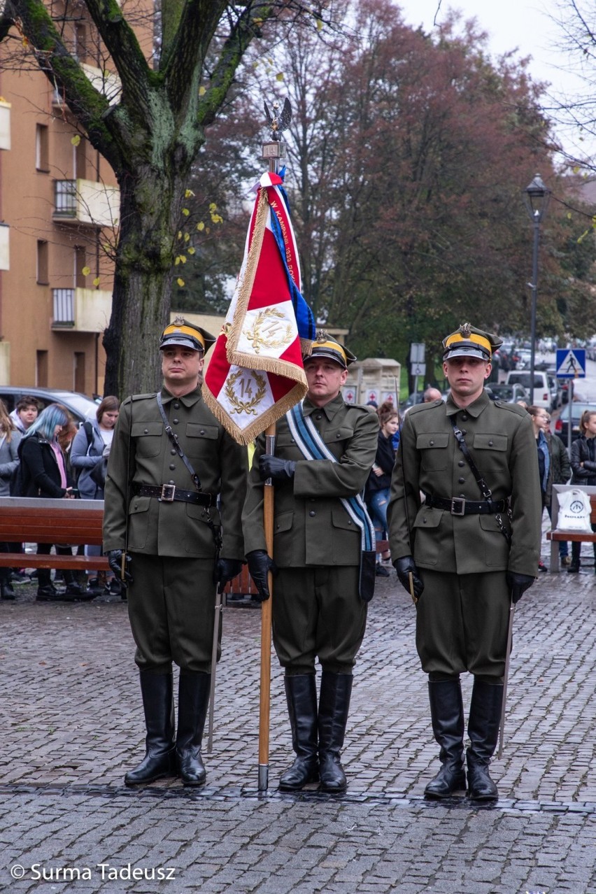 Ślubowanie uczniów klas mundurowych II LO w Stargardzie było...