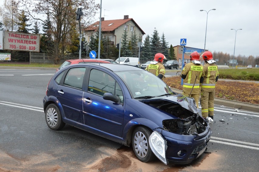 Wypadek w Skierniewicach na skrzyżowaniu Armii Krajowej i Łowickiej. Droga zablokowana