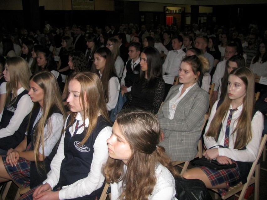 Stypendialna gala z udziałem ostrowskich gimnazjalistów [FOTO]