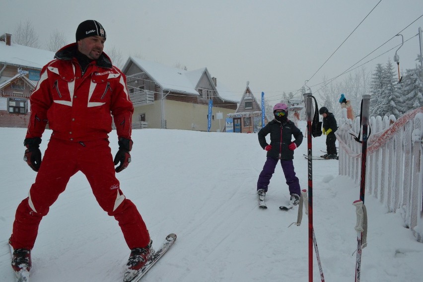 Na Przełęczy Salmopolskiej można już jeździć na nartach. Sezon narciarski w Beskidach rozpoczęty! 