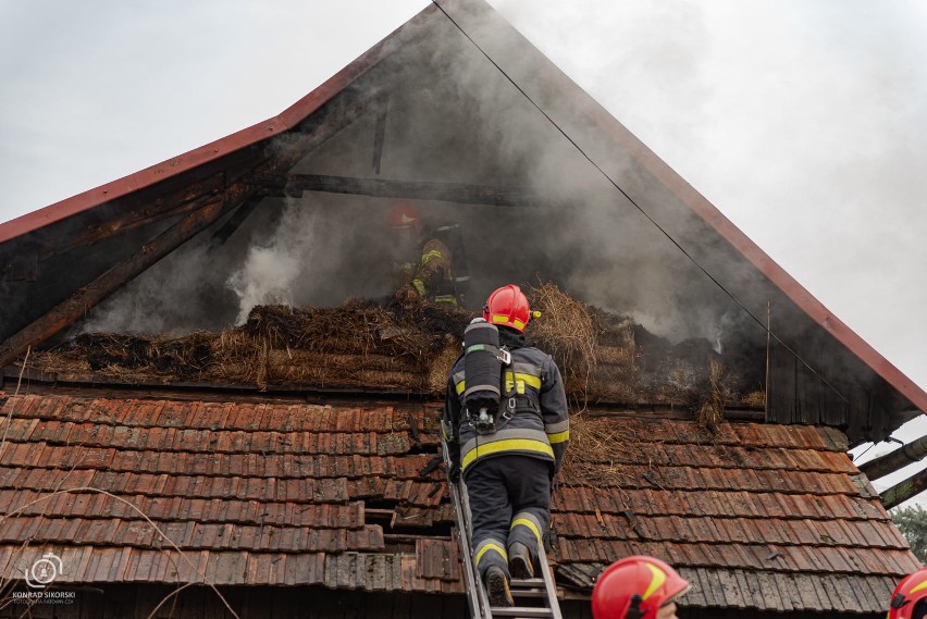 Pożar niezamieszkałego budynku w Woli Rzędzińskiej