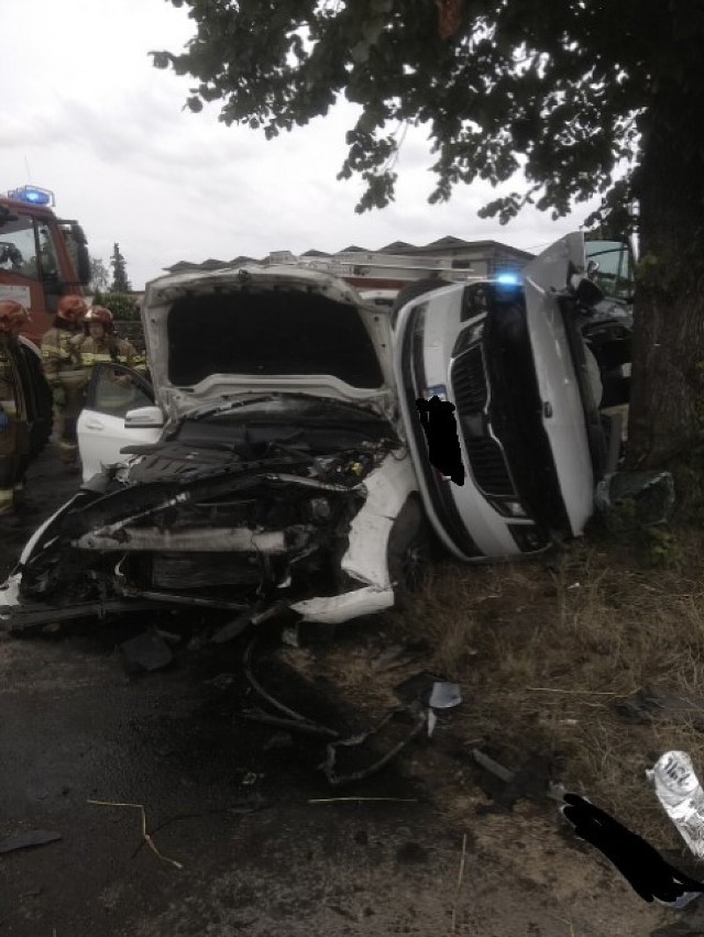 Zderzenie dwóch aut w Skalmierzycach. 49-latek z obrażeniami w szpitalu