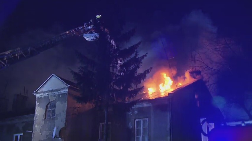 Pożar w Pruszkowie. 50 mieszkańców kamienicy ewakuowanych...