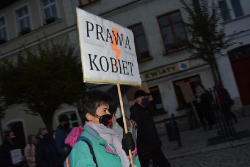 Nie słabną protesty w sprawie zakazu aborcji eugenicznej w powiecie tczewskim. Manifestacje przeszły ulicami Tczewa, Gniewa