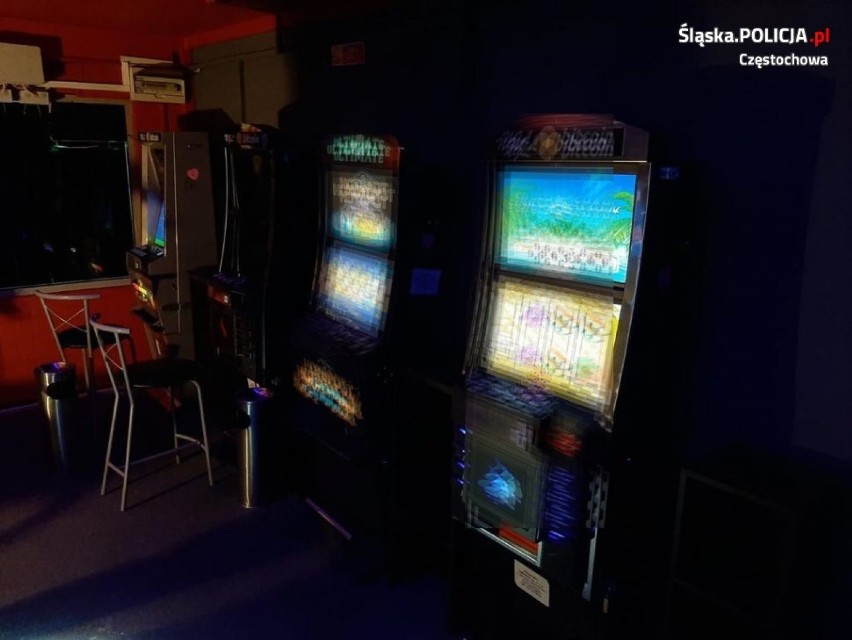 Policjanci zarekwirowali 10 nielegalnych automatów do gier hazardowych ZDJĘCIA