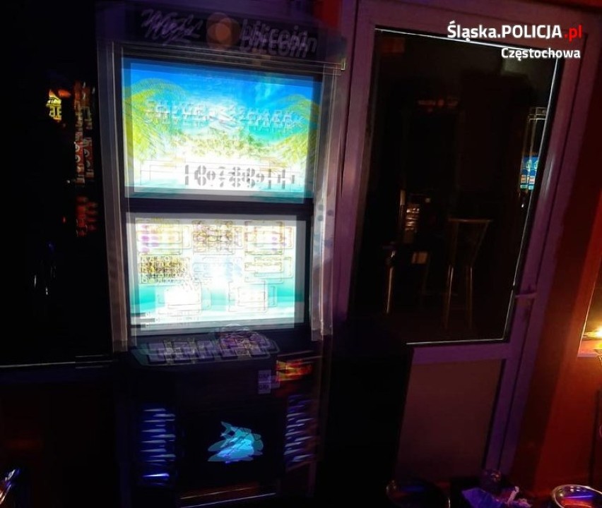 Policjanci zarekwirowali 10 nielegalnych automatów do gier hazardowych ZDJĘCIA