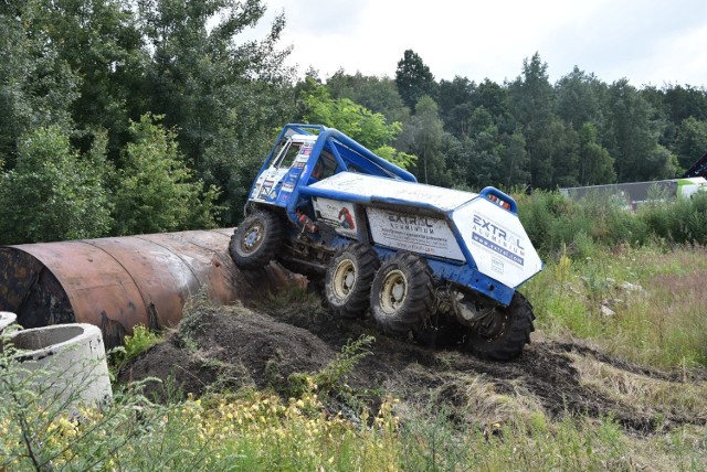 Na Master Trucku każdy może się przejechać woskowymi pojazdami i off road'owymi tatrami. Są też wyścigi wrakami.