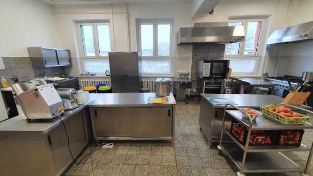 Nowy sprzęt, który trafił do kuchni w szkole w Jeżewie kosztował ponad 92 tys. zł