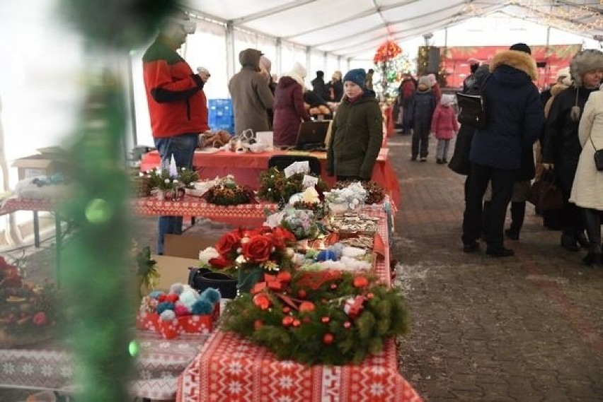 Dziś w Kluczborku rozpoczął się jarmark bożonarodzeniowy....