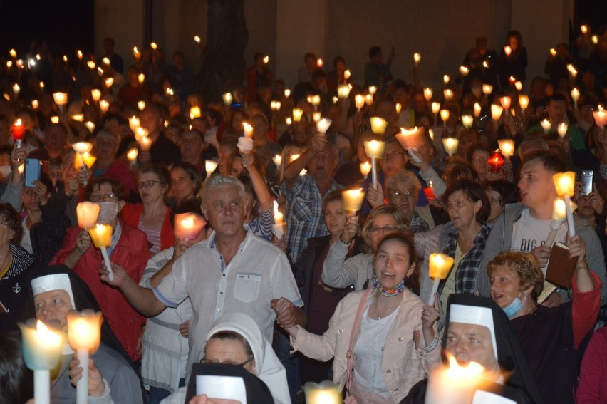 Wielki Odpust Kalwaryjski na Górze św. Anny. Obchody Podwyższenia Krzyża Świętego. W sobotę msza ze świecami, w niedzielę dróżki Maryjne