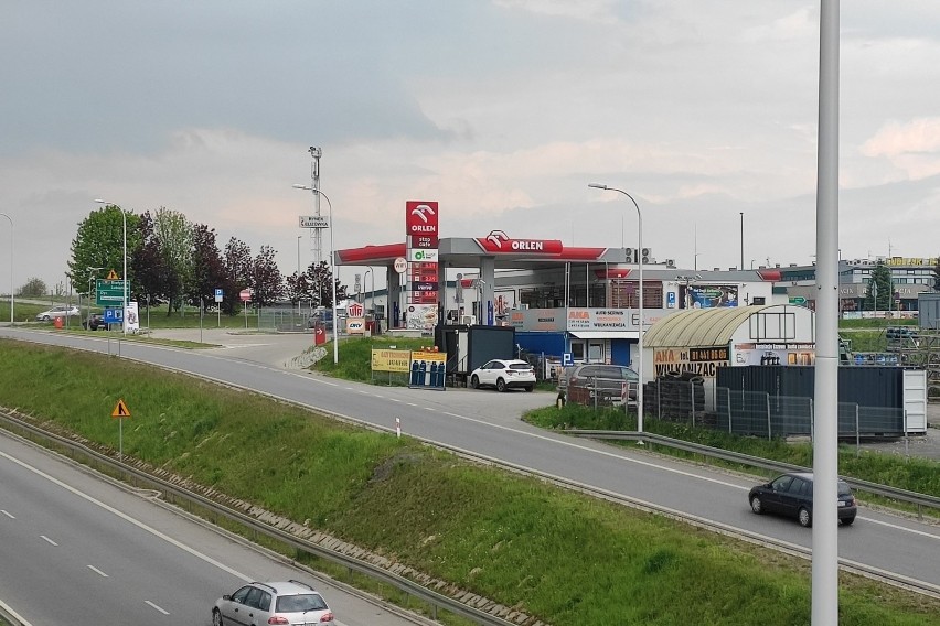 Lubelskie: Policyjna akcja na stacji paliw w Elizówce. Jeden z policjantów został potrącony, potem padły strzały