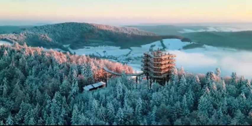 Krynica-Zdrój. Zimowe krajobrazy z unikatowej wieży widokowej wraz ze ścieżką w koronach drzew. To jedyna taka atrakcja w Małopolsce 25.01.