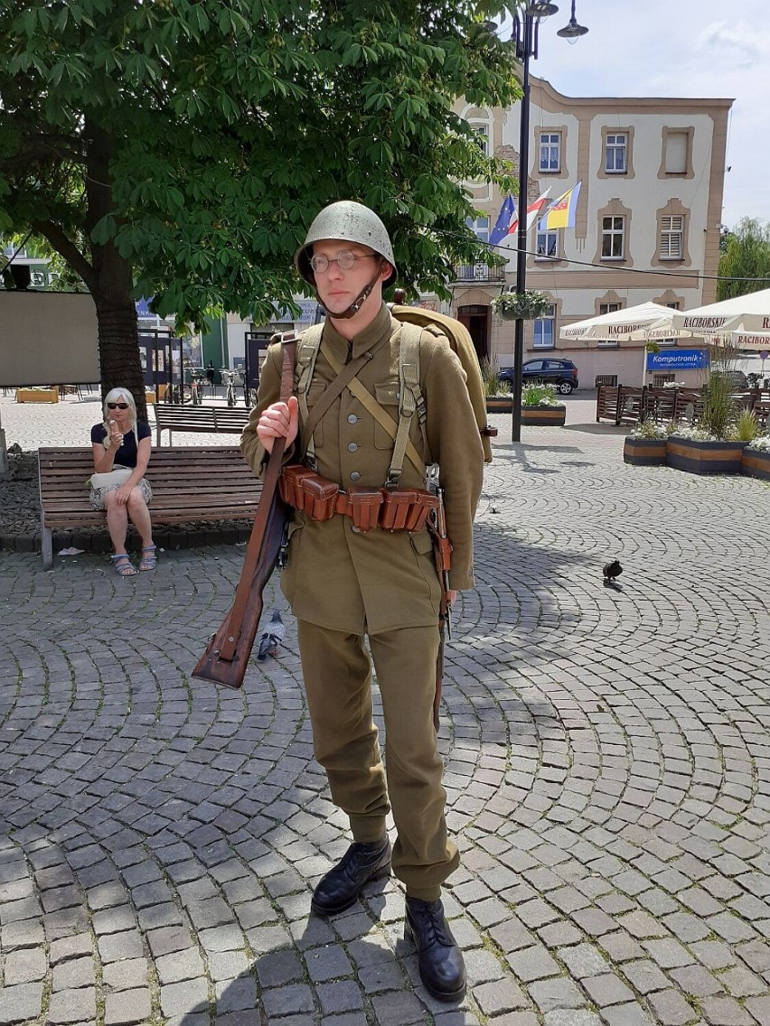 Odznaki rozdawano na rynku w Lublińcu.