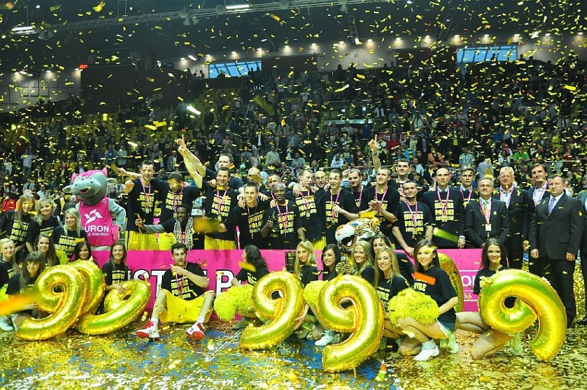 Asseco Prokom Gdynia świętuje mistrzostwo Polski.