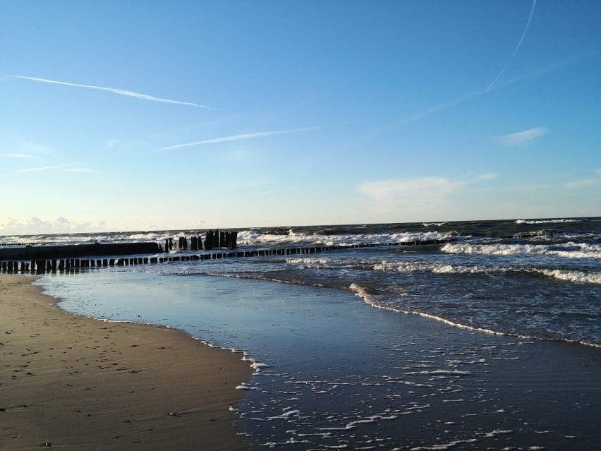 Jesienne łapanie słońca na plaży w Kołobrzegu okiem naszej Czytelniczki