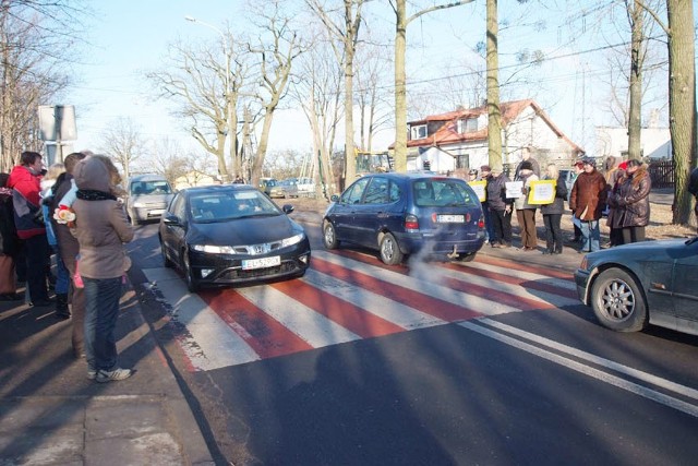 W poniedziałek, jak przed tygodniem, protestowali rodzice uczniów SP 203.