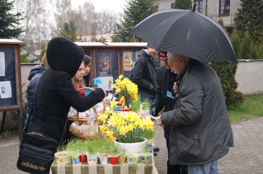 Kiermasz i zbiórka pieniędzy dla Michała Tomczyka z Rawy