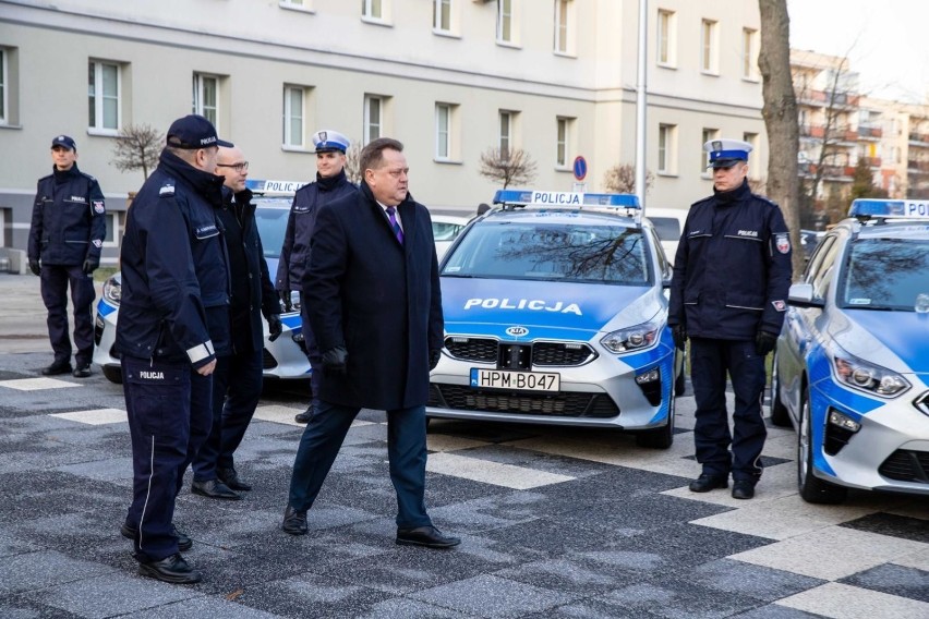 Podlaskie. Policjanci mają nowe radiowozy. Trafią do komend miejskich w Białymstoku, Łomży i Suwałkach (zdjęcia, wideo)