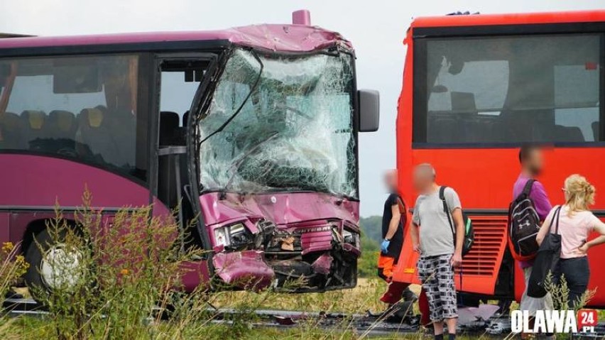 Dramat na drodze. Kilkadziesiąt osób rannych w wypadku autobusów pod Oławą. Zobacz zdjęcia