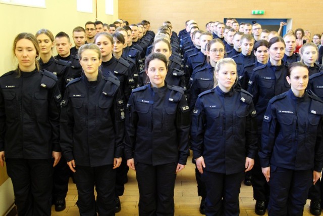 Policja w Kaliszu będzie mieć nowych funkcjonariuszy. Złożyli przysięgę