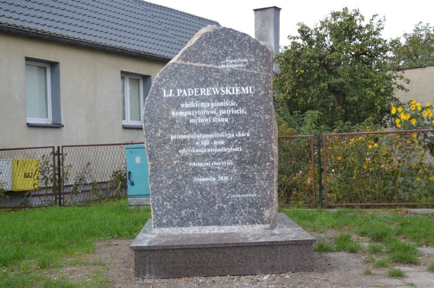 Chórzyści ku pamięci I. J. Paderewskiego. Ufundowali pamiątkowy kamień 