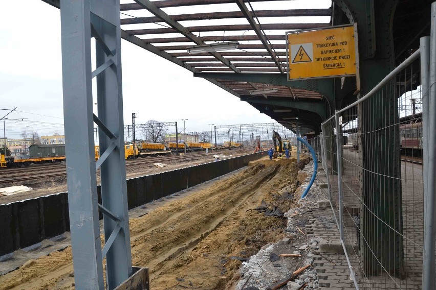 Malbork: Modernizacja linii kolejowej. Powstaje nowy peron nr 3
