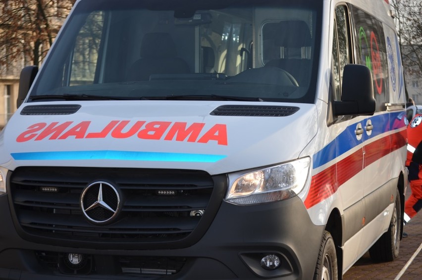 Trzy gminy i powiat złożyły się na nowy ambulans z nowoczesnym wyposażeniem dla szpitala w Głogowie