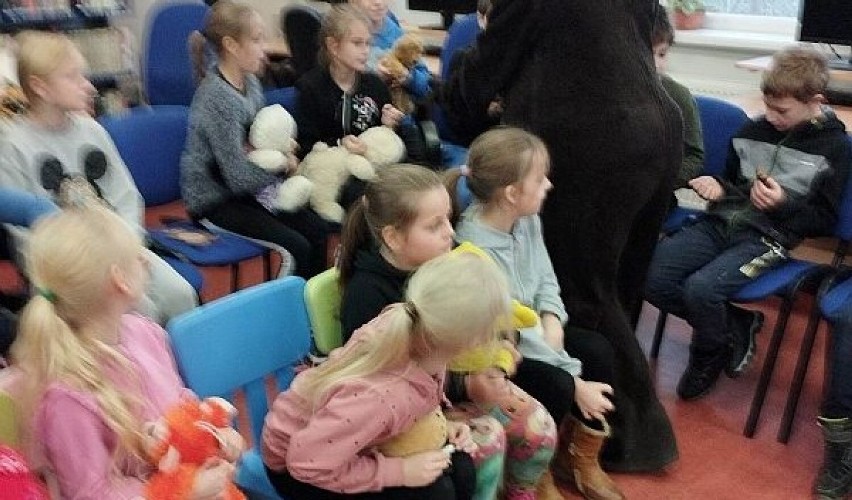 W Mikołajkach Pomorskich dzieci świętowały Dzień Pluszowego Misia. ZDJĘCIA